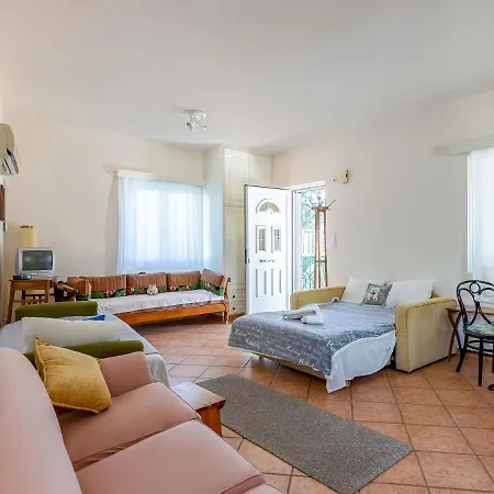 Alluring Cottage In Porto Rafti With Balcony Exterior foto