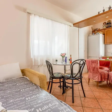 Alluring Cottage In Porto Rafti With Balcony Exterior foto