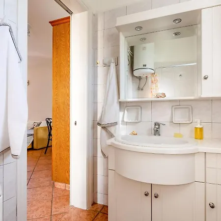 Alluring Cottage In Porto Rafti With Balcony Exterior foto